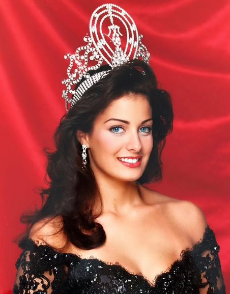 Dayanara Torres (Puerto Rico, 1993) Dayanara Torres (Puerto Rico, 1993)