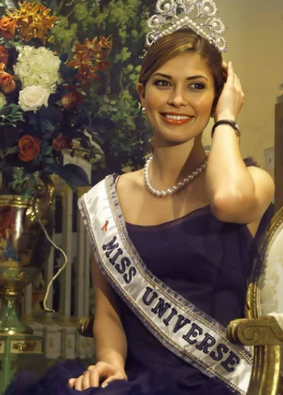 Justine Pasek (Panama, 2002) Justine Pasek (Panama, 2002)